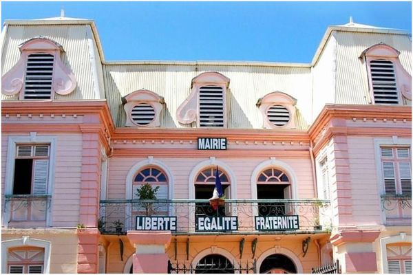 Saint-Esprit / mairie / hôtel de ville