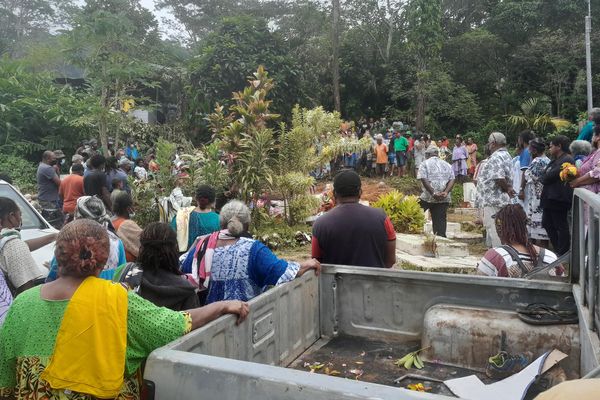 Une foule nombreuse s'est réunie ce dimanche à Tiwaka