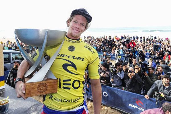 John John Florence sacré champion du monde de surf, mardi 25 octobre, au Portugal