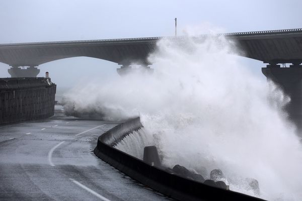 La houle sur la Route du Littoral