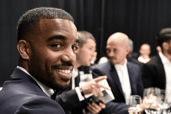 Alexandre Lacazette à Paris, le 17 mai 2015, lors de la remise du trophée du meilleur joueur de Ligue 1.