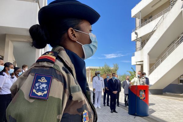 Sébastien Lecornu visite le Rsma de Saint-Pierre