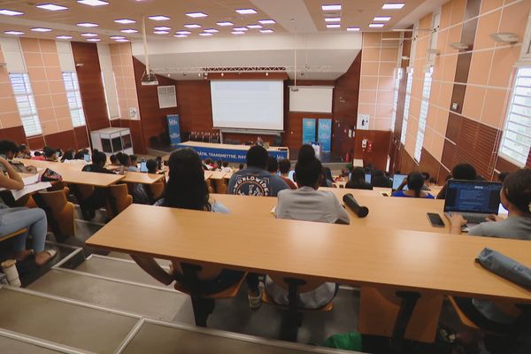 Les cours ont repris en amphi 400 à l'université de Nouville à Nouméa ce 10 février 2025.