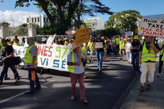 Nouvelle Tentative De Mobilisation Pour Les Gilets Jaunes De