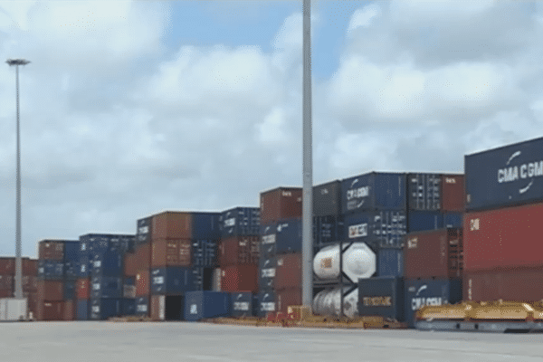 Produits importés sur un port des Antilles.