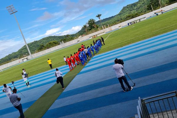 Les joueurs du CSCC et de l'ASCO entrent sur le terrain samedi 14 novembre pour la finale régionale