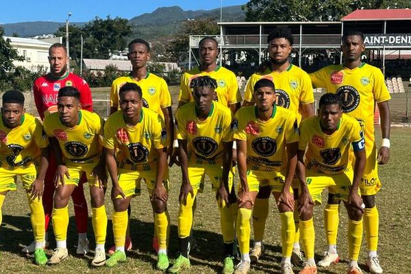 Football : les résultats de la 16ème journée du championnat de Régionale 1 de La Réunion. L'équipe du Saint-Denis FC