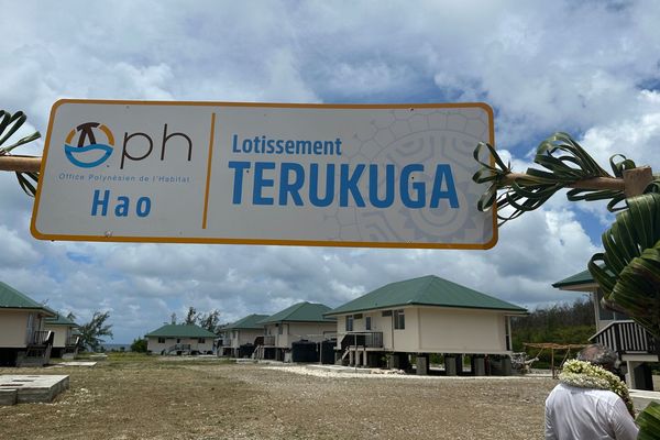 Sur 2,5 hectares, 20 fare OPH ont été construits et remis samedi à des familles de Hao.