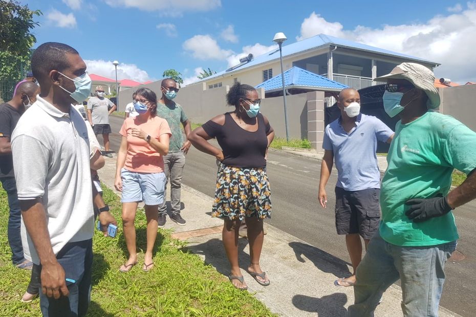 Residents of Pierrette au Lamentin overwhelmed by the flow of water u