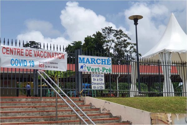 Robert / marché du Vert-Pré / vaccination / vaccibus 