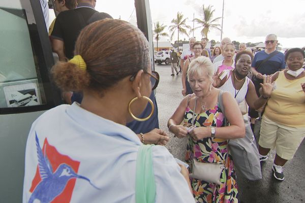 Touristes de croisière en escale en Martinique (4 septembre 2022).