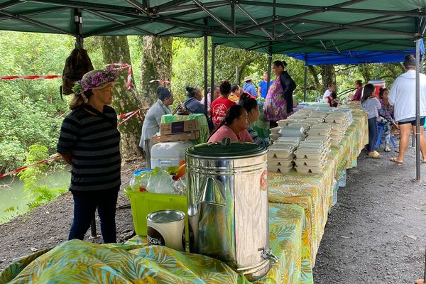 les repas offerts aux bénévoles des recherches à papenoo