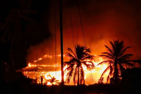 Incendie d'un restaurant à l'abandon à la marina de Saint-François - 04/01/2025.