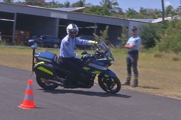 Formation de policiers mauriciens par gendarmes