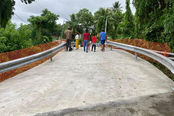 Ouverture d'un pont provisoire au quartier Sarrault au Lamentin (lundi 5 août 2024).