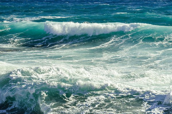 Mer dangereuse à la côte niveau JAUNE