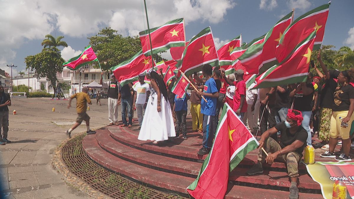 Une journée pour commémorer le drapeau national - Guadeloupe la 1ère