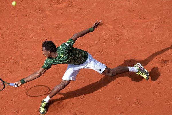 Gaël Monfils durant son match contre Edouard Roger-Vasselin à Roland-Garros, le 25 mai 2015.