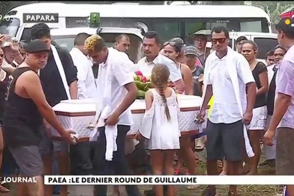 Les amis boxeurs de GUILLAUME lui rendent un dernier hommage à PAEA