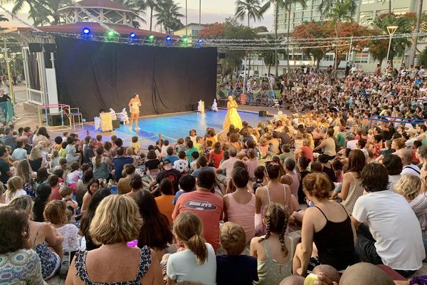 Spectacle donné au kiosque à musique de Nouméa le soir du 18 décembre 2024.