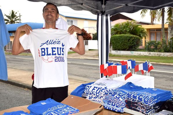 «Babo» en quête d'un t-shirt pour une amie kiwie, à quelques heures du match.