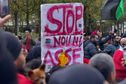 Plusieurs milliers de personnes marchent à nouveau à Paris contre la vie chère en Outre-mer