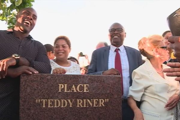 PLACE TEDDY RINER