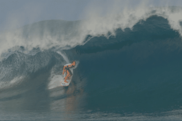 Vahine Fierro qualifiée pour les quarts de finale de la Shiseido Tahiti pro, vendredi 25 mai, à Teahupoo.