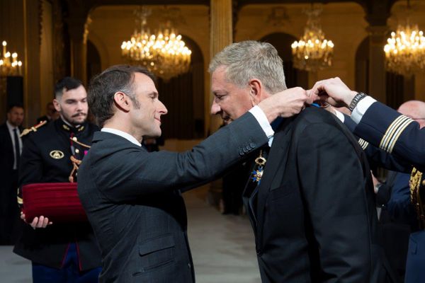 Ce 21 janvier 2025 au palais de l'Elysée, le Haut-commissaire de la République a reçu l’insigne de l’Ordre national du Mérite des mains du Président de la République, Emmanuel Macron.