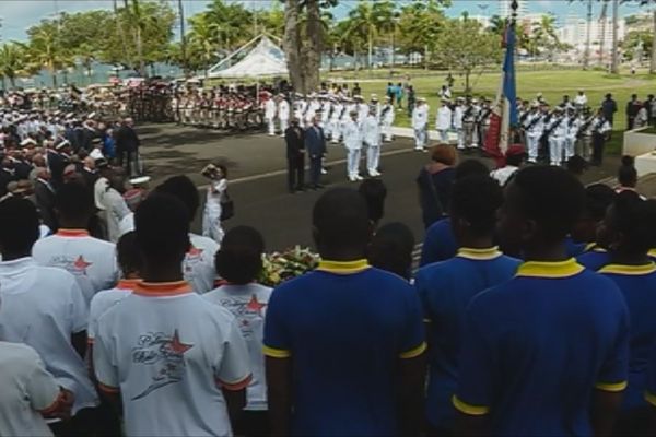 Les collégiens ont participé à la cérémonie du 8 mai à Fort-de-France. 