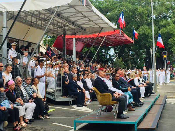 Un Vrai Defile Du 14 Juillet A Noumea Nouvelle Caledonie La 1ere