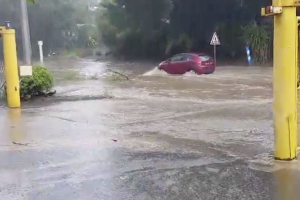 RT1 inondée à Auteuil, Dumbéa, à hauteur de la société Dumez (janvier 2018)