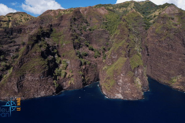 Bleu océan, le mag : Fatu Hiva, les casques de Hanavave