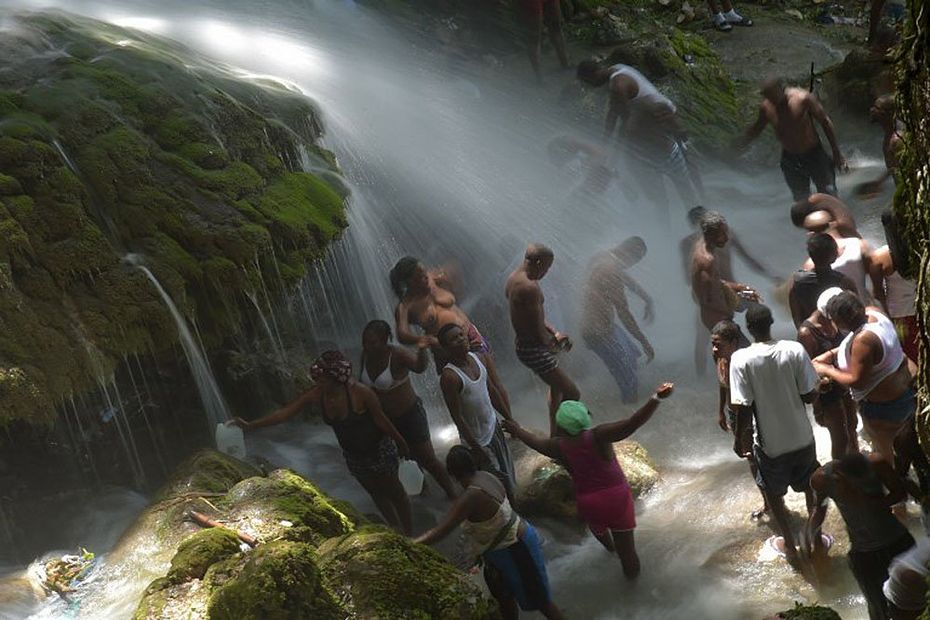 Haïti les pèlerins vaudou de Saut d Eau espèrent une vie meilleure Outre mer la ère