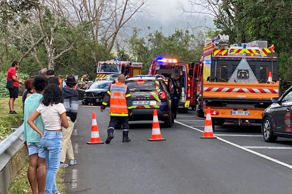 Accident sur la route de la Plaine des Palmistes