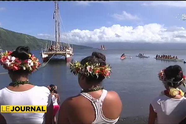 Hokule’a fait escale à la presqu’île de Tahiti