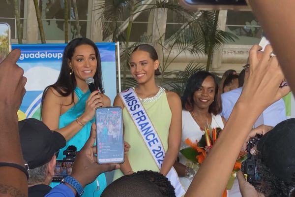 Indira Ampiot a été accueillie par la foule à l'aéroport "Guadeloupe - Pôle Caraîbes" - 22/01/2023.