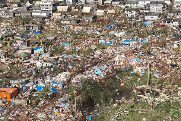 Combani vu du ciel le 15 décembre 2024, après le passage du cyclone Chido sur Mayotte.