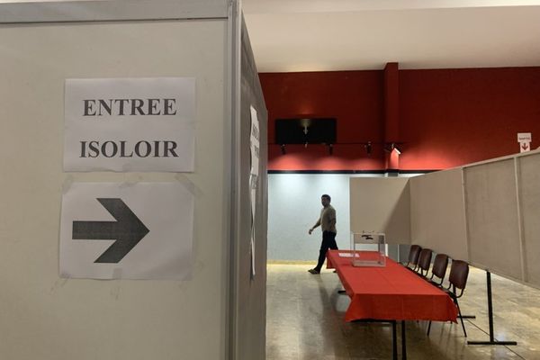 Le bureau de vote de La Foa.