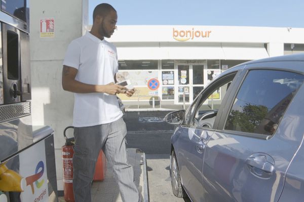 De plus en plus d'arnaques à la carte bleue sont observées dans les stations-service