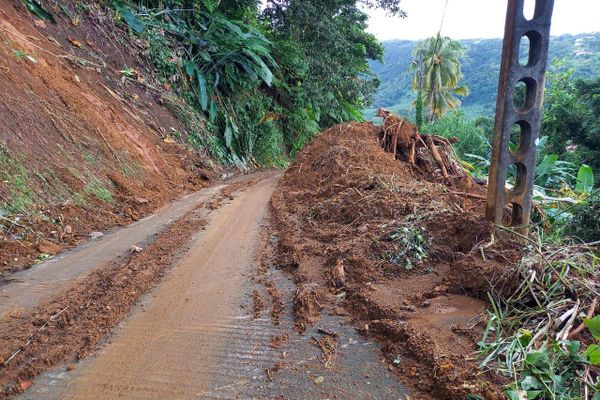 Le Marigot : Un glissement de terrain Quartier Dominante, rue Papin.