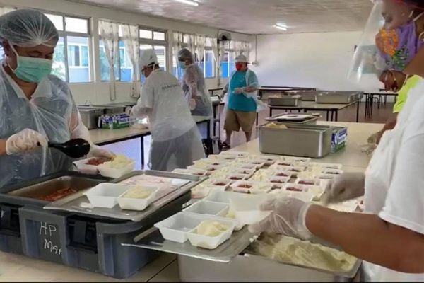 La cuisine centrale de Mahina se mobilise pour les plus fragiles.