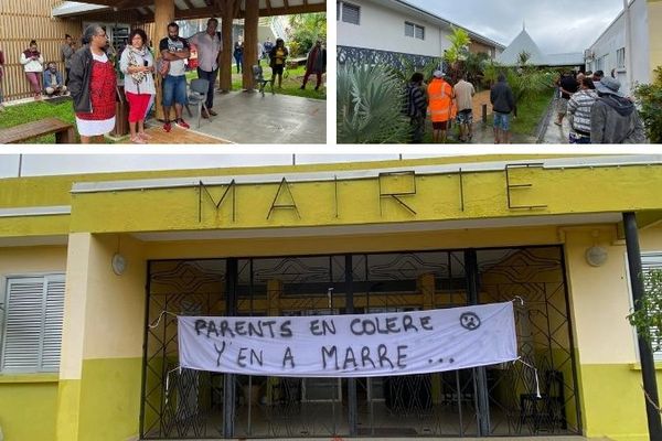 Mairie de Poya bloquée par des parents d'élèves, lundi 11 juillet 2022