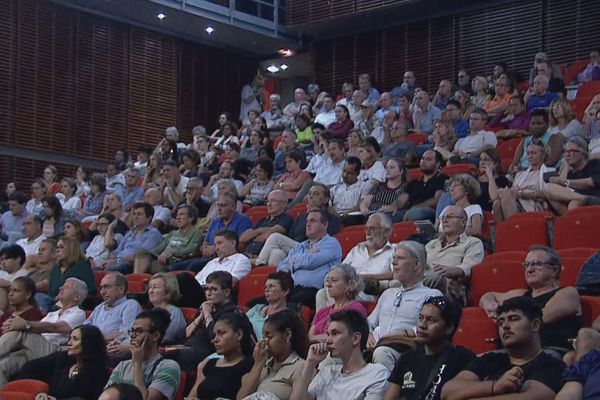 Consultation citoyenne : public lors de la restitution au centre Tjibaou, 10 mai 2021