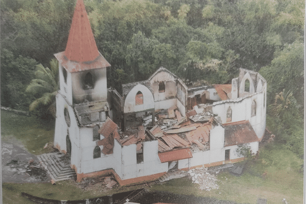 Eglise Saint Louis Mont Dore incendiée