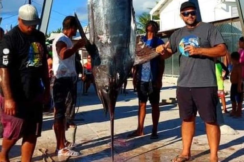 A 326 kg big mama caught in Arutua