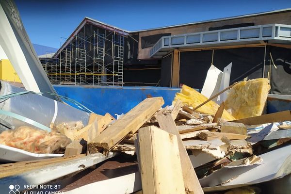 Un chantier de la patinoire qui a subi plusieurs arrêts et retards depuis son lancement en 2015.