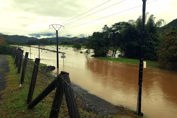 Sortie Nord de Bourail inondée RT1 coupée