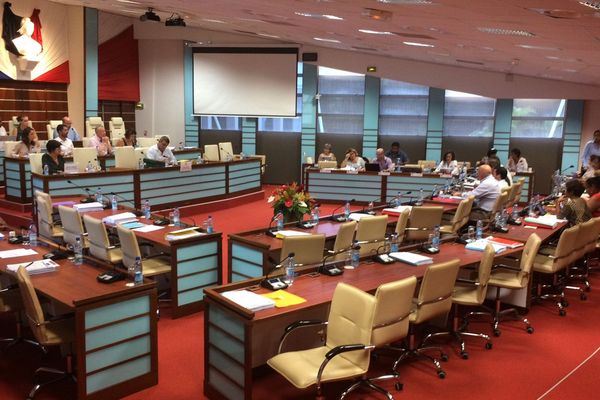 Politique de la chaise vide hier pour les indépendantistes au moment de l’examen de la réforme de la fonction publique. 