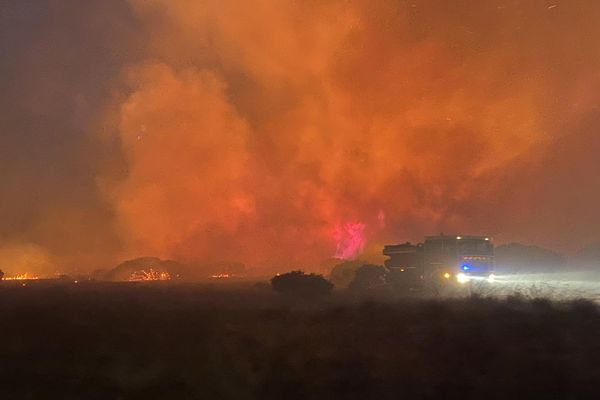 Scène de lutte contre le feu le soir du 17 septembre 2024, à Kaala-Gomen.